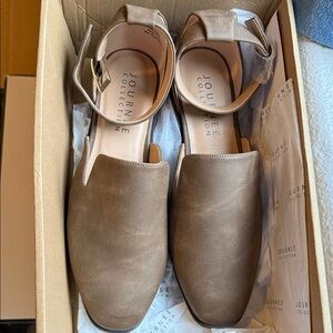 Journee Collection Women's Brown Ankle Strap Flats